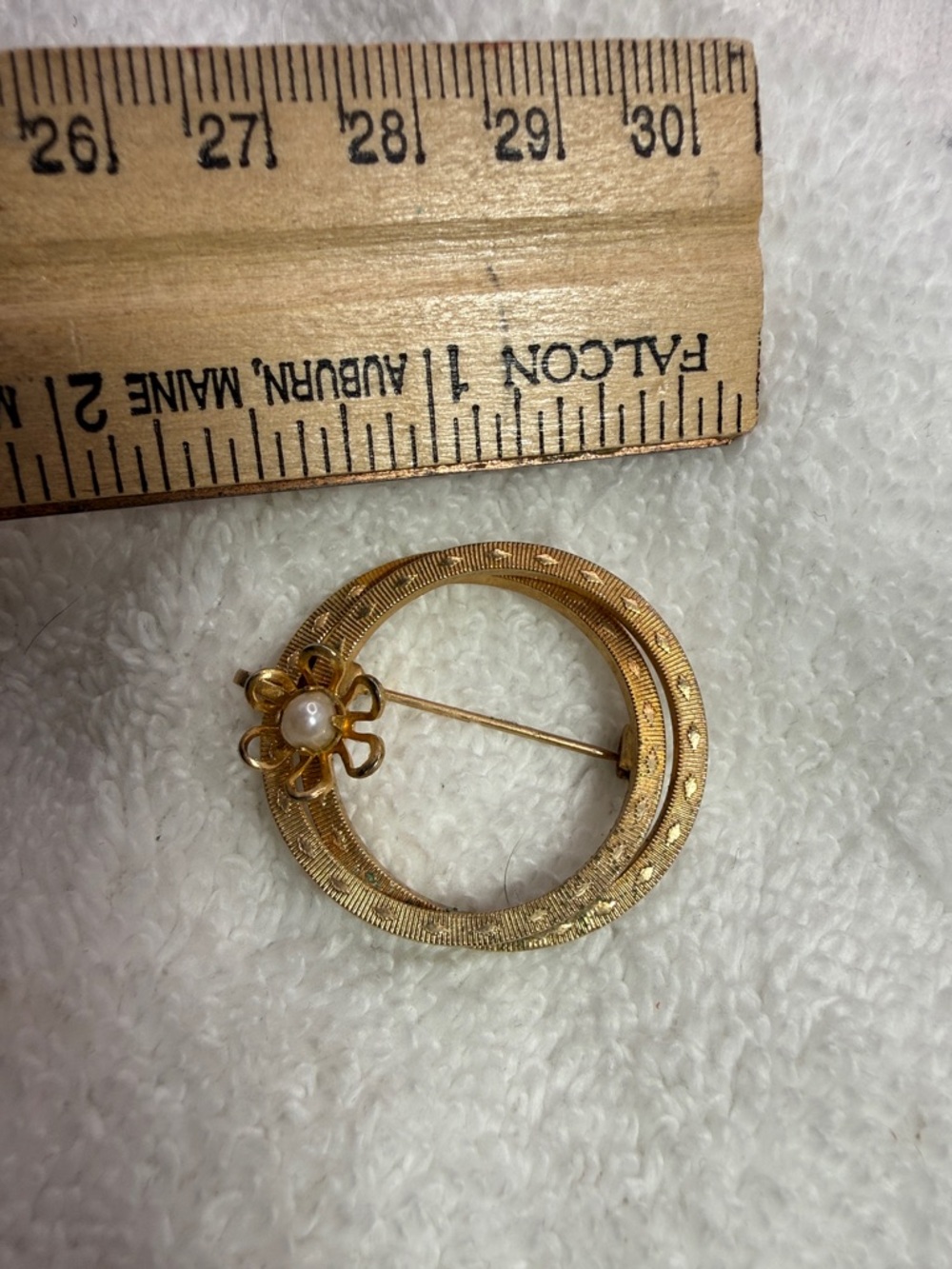 Gold-Tone Circular Brooch with faux Pearl Flower Accent